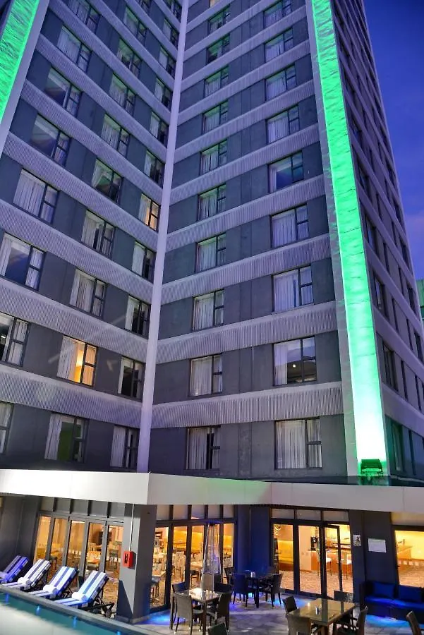 Cresta Grande Cape Town Hotel